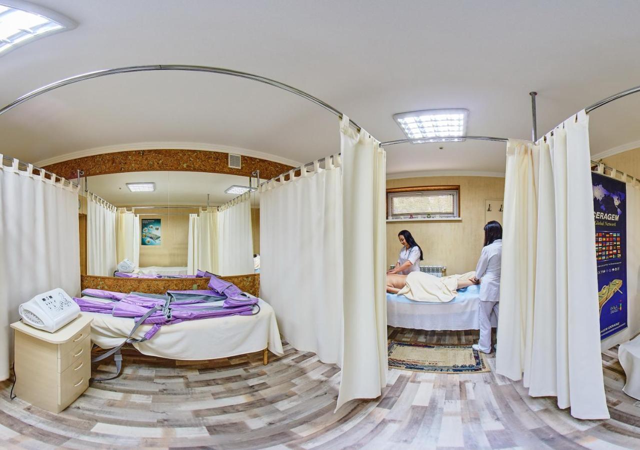Hermes Resort Hotel With Medical Treatment Truskavec Exteriér fotografie